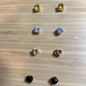 4 pairs of Magnetherapy Earrings individually wrapped. No piercing necessary.